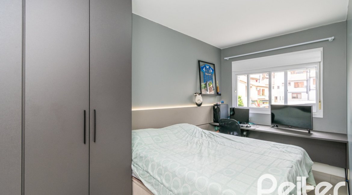 Casa em Condomínio à venda com 240m², 4 dormitórios, 2 suítes, 2 vagas, no bairro Tristeza em Porto Alegre