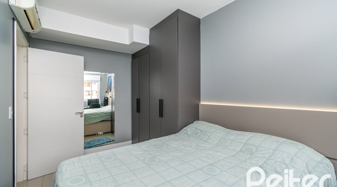 Casa em Condomínio à venda com 240m², 4 dormitórios, 2 suítes, 2 vagas, no bairro Tristeza em Porto Alegre