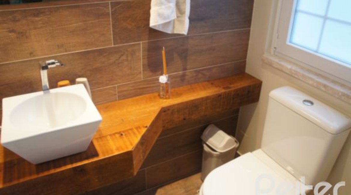 Casa em Condomínio à venda com 263m², 3 dormitórios, 1 suíte, 3 vagas, no bairro Mountain Ville em PORTO ALEGRE