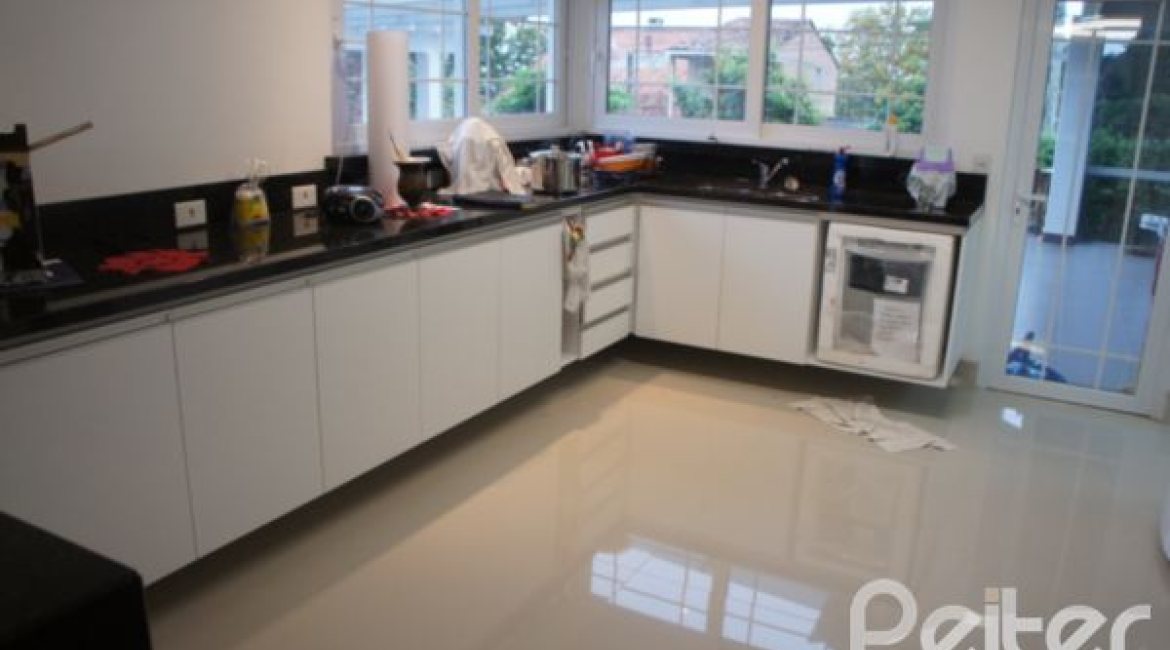 Casa em Condomínio à venda com 263m², 3 dormitórios, 1 suíte, 3 vagas, no bairro Mountain Ville em PORTO ALEGRE