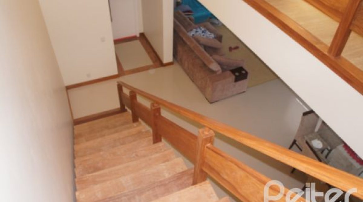 Casa em Condomínio à venda com 263m², 3 dormitórios, 1 suíte, 3 vagas, no bairro Mountain Ville em PORTO ALEGRE