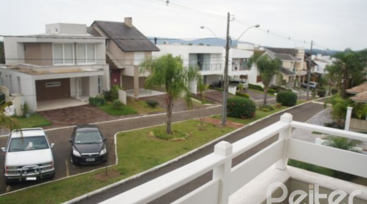 Casa em Condomínio à venda com 263m², 3 dormitórios, 1 suíte, 3 vagas, no bairro Mountain Ville em PORTO ALEGRE