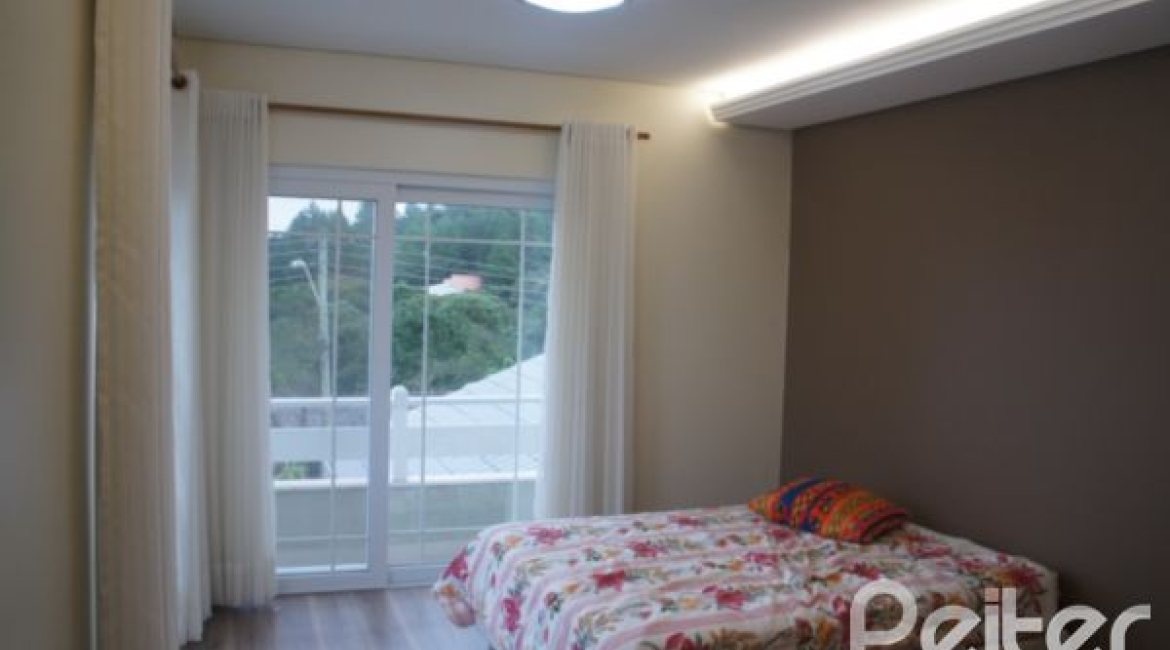 Casa em Condomínio à venda com 263m², 3 dormitórios, 1 suíte, 3 vagas, no bairro Mountain Ville em PORTO ALEGRE