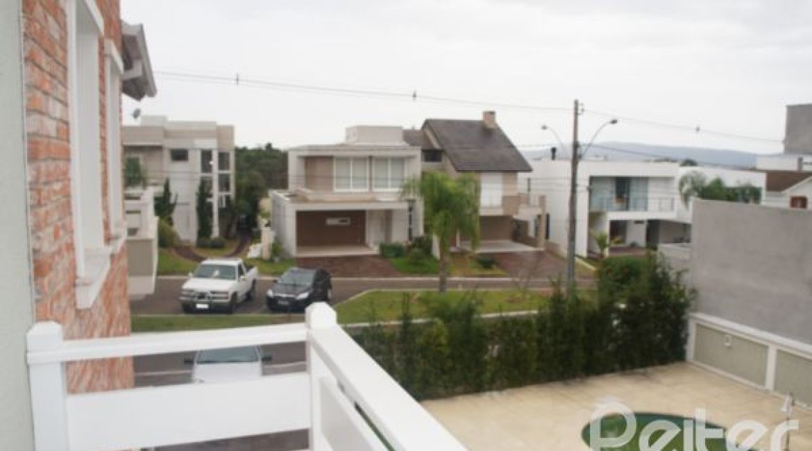 Casa em Condomínio à venda com 263m², 3 dormitórios, 1 suíte, 3 vagas, no bairro Mountain Ville em PORTO ALEGRE