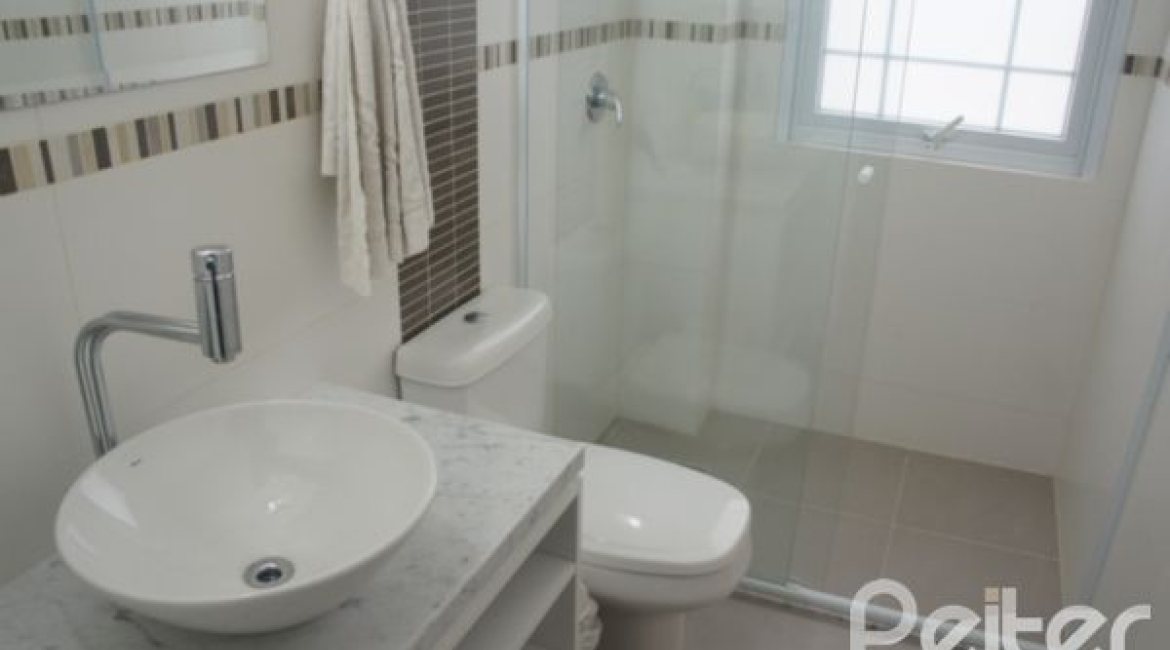 Casa em Condomínio à venda com 263m², 3 dormitórios, 1 suíte, 3 vagas, no bairro Mountain Ville em PORTO ALEGRE