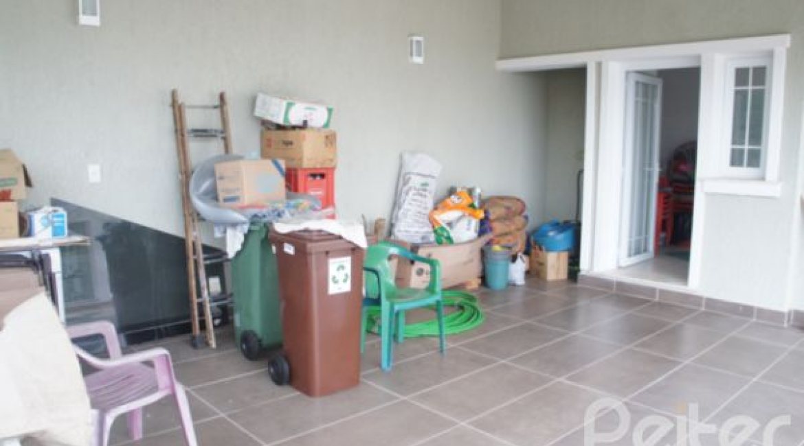 Casa em Condomínio à venda com 263m², 3 dormitórios, 1 suíte, 3 vagas, no bairro Mountain Ville em PORTO ALEGRE