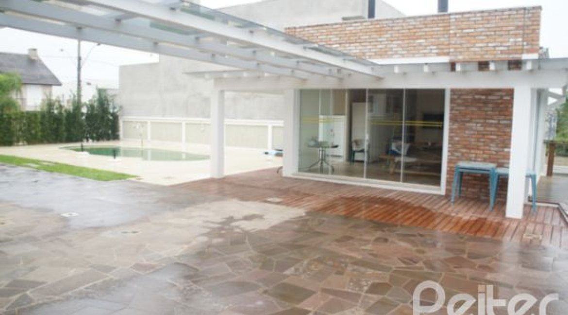 Casa em Condomínio à venda com 263m², 3 dormitórios, 1 suíte, 3 vagas, no bairro Mountain Ville em PORTO ALEGRE