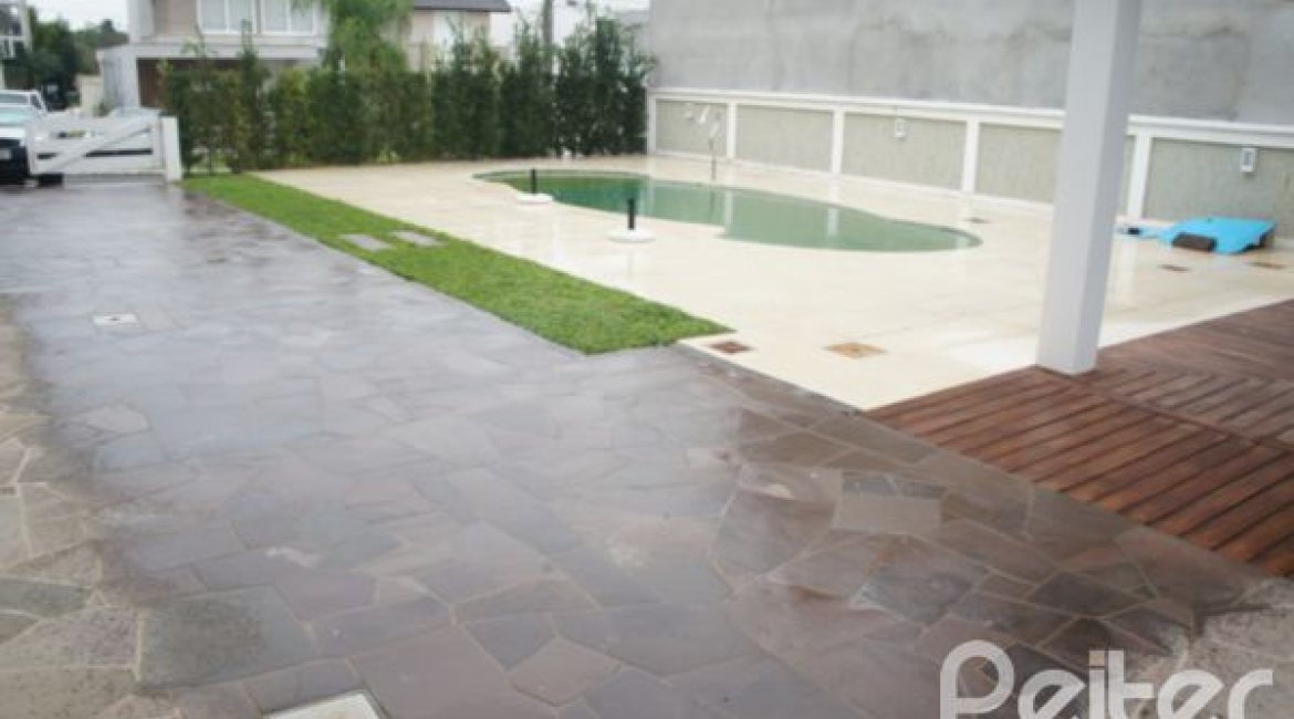 Casa em Condomínio à venda com 263m², 3 dormitórios, 1 suíte, 3 vagas, no bairro Mountain Ville em PORTO ALEGRE