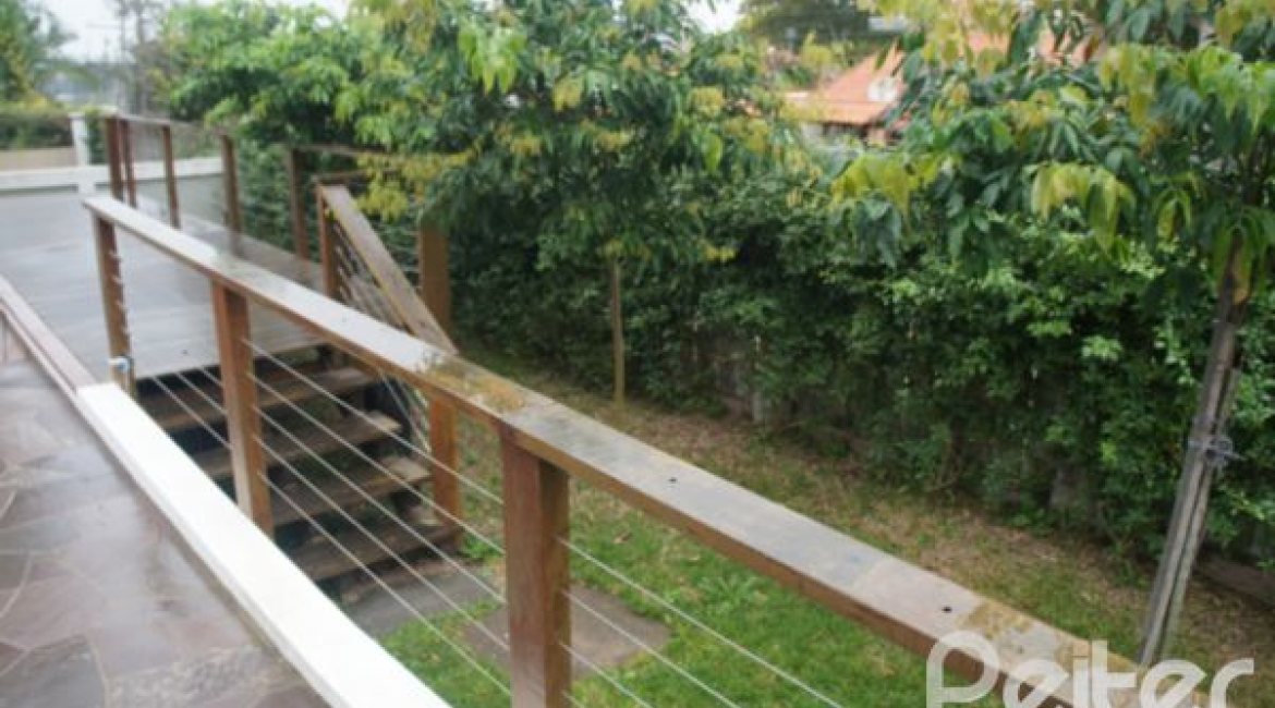 Casa em Condomínio à venda com 263m², 3 dormitórios, 1 suíte, 3 vagas, no bairro Mountain Ville em PORTO ALEGRE