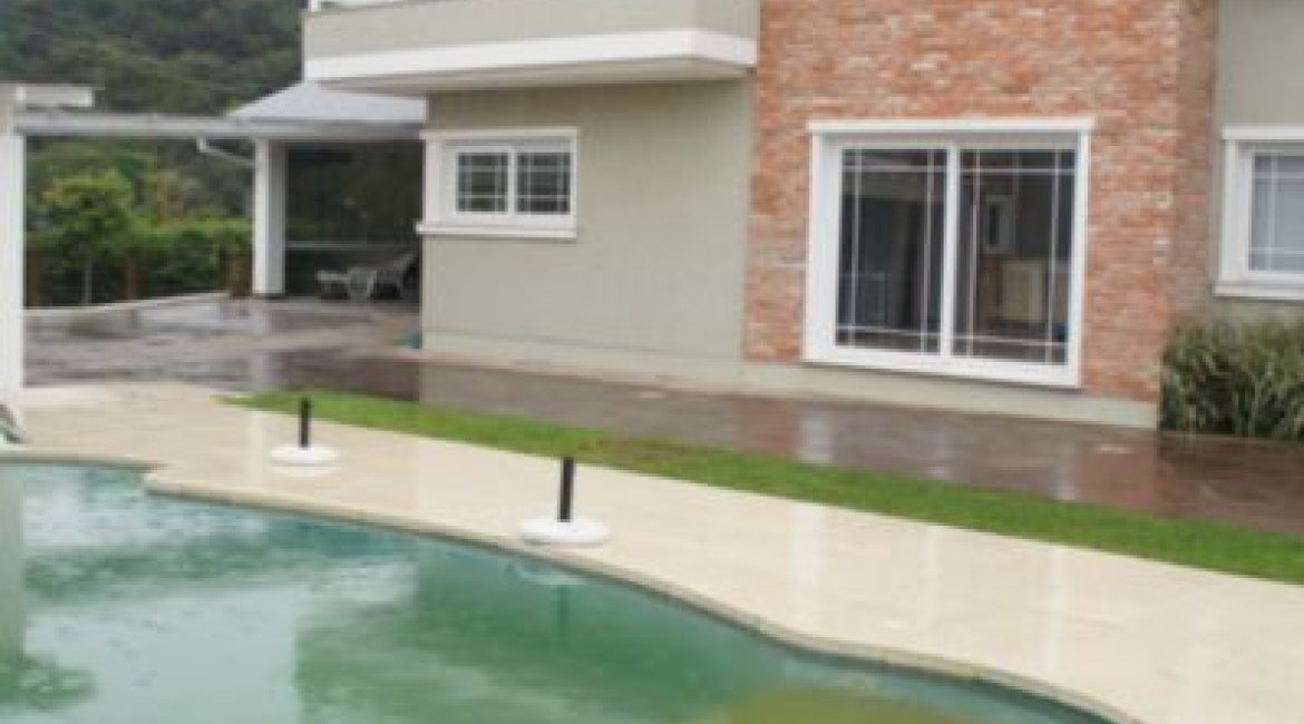 Casa em Condomínio à venda com 263m², 3 dormitórios, 1 suíte, 3 vagas, no bairro Mountain Ville em PORTO ALEGRE