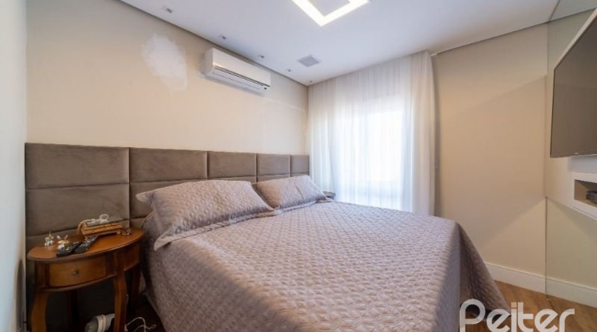 Casa em Condomínio à venda com 210m², 3 dormitórios, 2 suítes, 4 vagas, no bairro Jardim Isabel em Porto Alegre