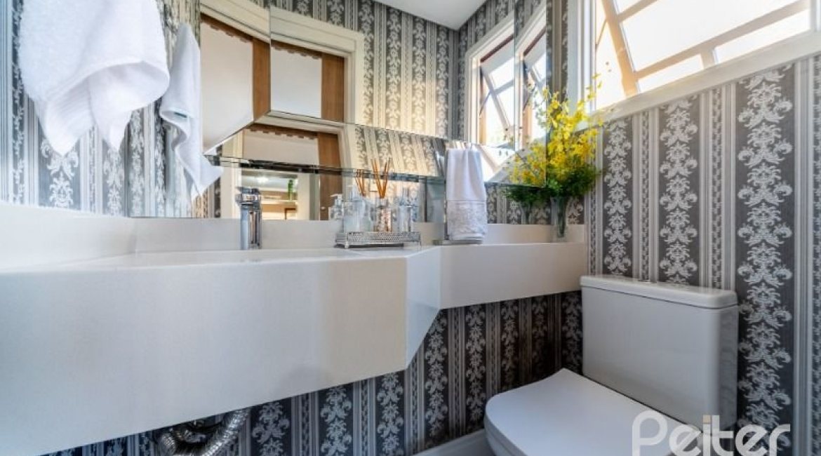 Casa em Condomínio à venda com 210m², 3 dormitórios, 2 suítes, 4 vagas, no bairro Jardim Isabel em Porto Alegre