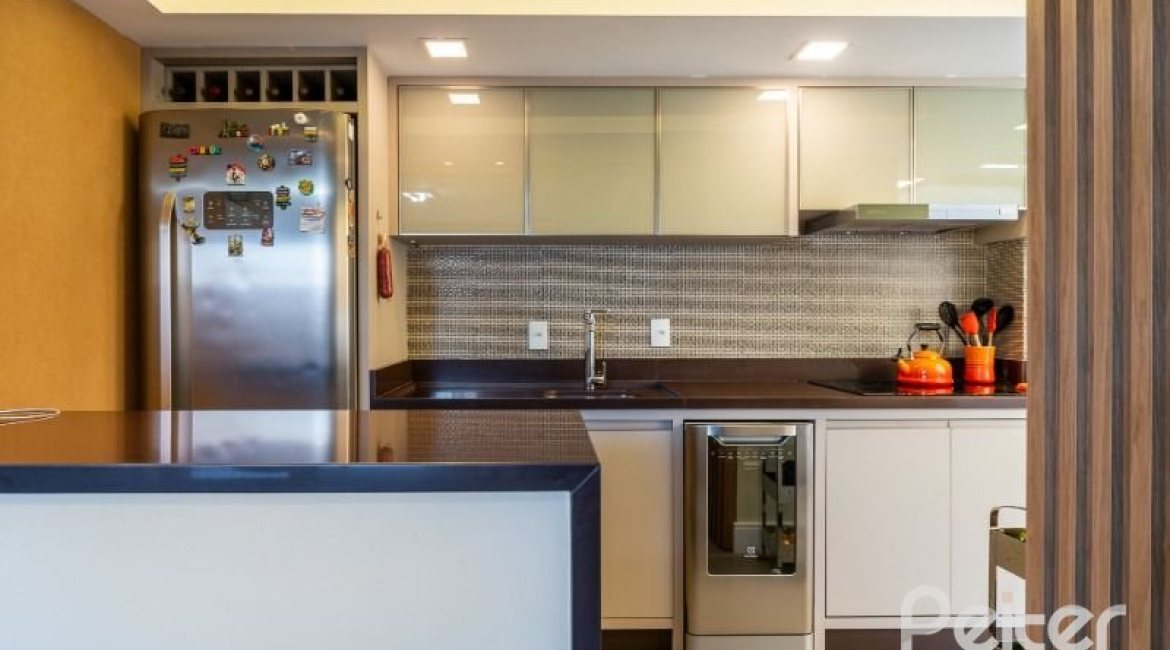 Casa em Condomínio à venda com 210m², 3 dormitórios, 2 suítes, 4 vagas, no bairro Jardim Isabel em Porto Alegre