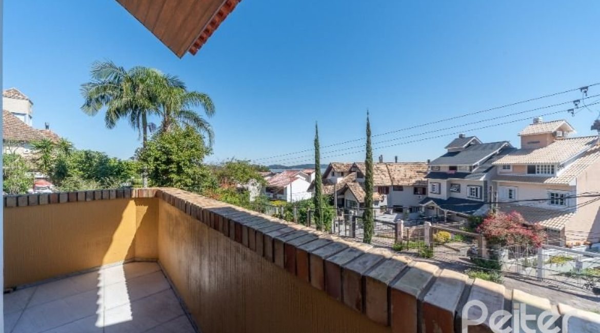 Casa em Condomínio à venda com 210m², 3 dormitórios, 2 suítes, 4 vagas, no bairro Jardim Isabel em Porto Alegre