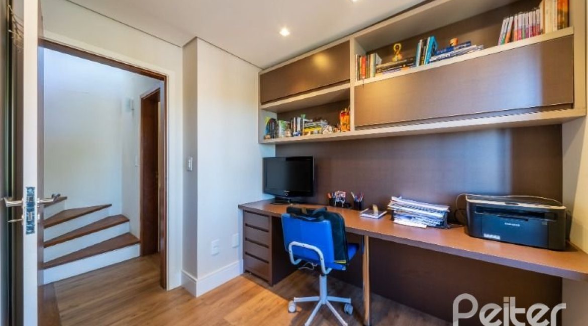 Casa em Condomínio à venda com 210m², 3 dormitórios, 2 suítes, 4 vagas, no bairro Jardim Isabel em Porto Alegre