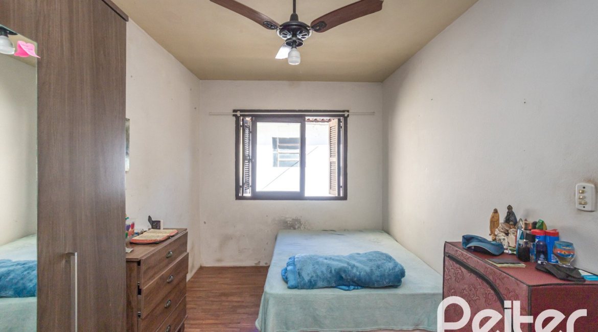 Terreno à venda com 180m², 3 dormitórios, no bairro Tristeza em Porto Alegre