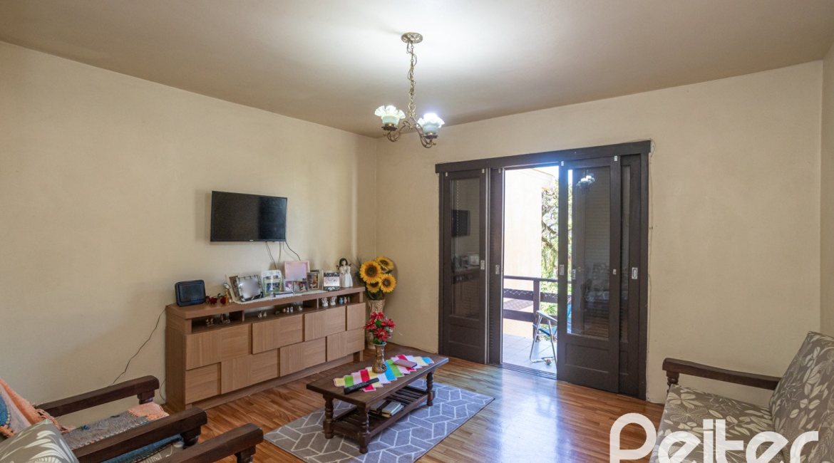 Terreno à venda com 180m², 3 dormitórios, no bairro Tristeza em Porto Alegre