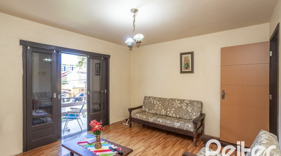 Terreno à venda com 180m², 3 dormitórios, no bairro Tristeza em Porto Alegre