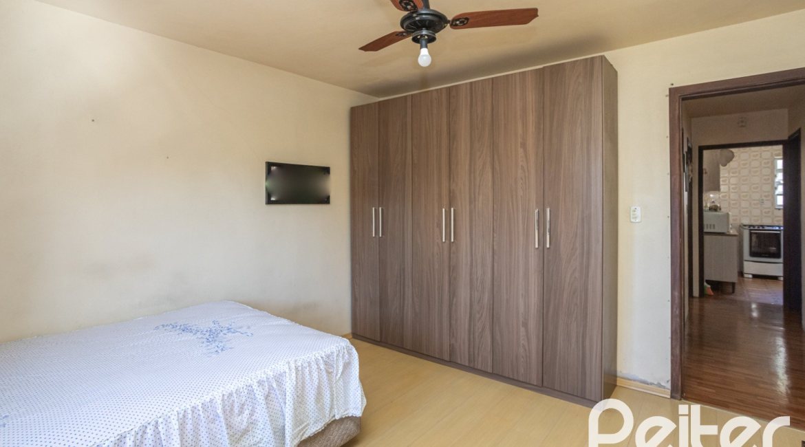 Terreno à venda com 180m², 3 dormitórios, no bairro Tristeza em Porto Alegre