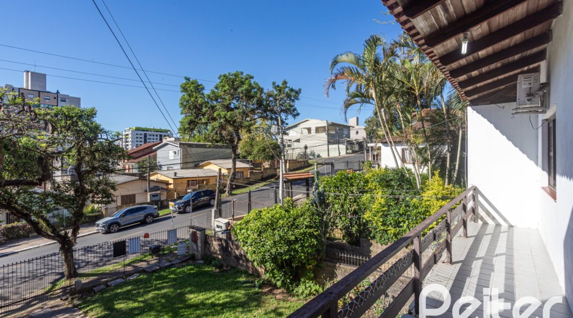 Terreno à venda com 180m², 3 dormitórios, no bairro Tristeza em Porto Alegre