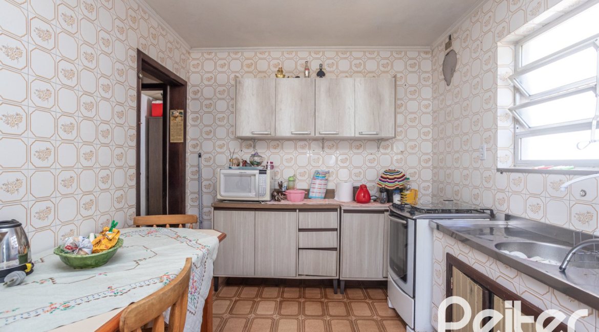 Terreno à venda com 180m², 3 dormitórios, no bairro Tristeza em Porto Alegre