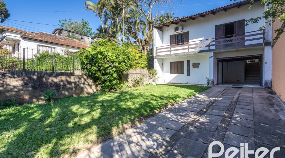 Terreno à venda com 180m², 3 dormitórios, no bairro Tristeza em Porto Alegre