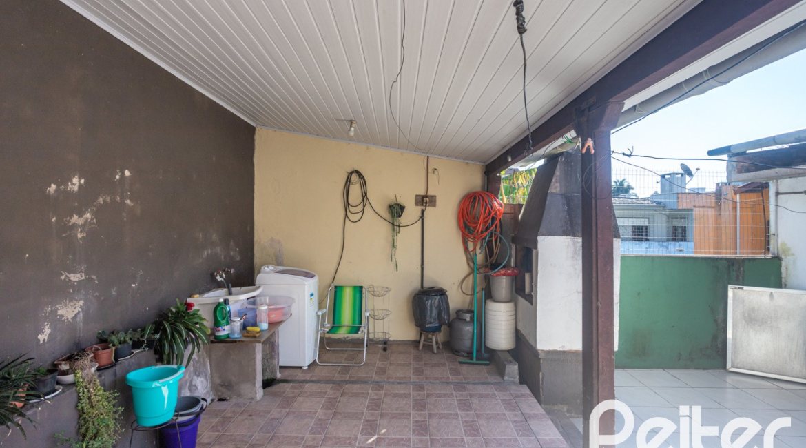 Terreno à venda com 180m², 3 dormitórios, no bairro Tristeza em Porto Alegre