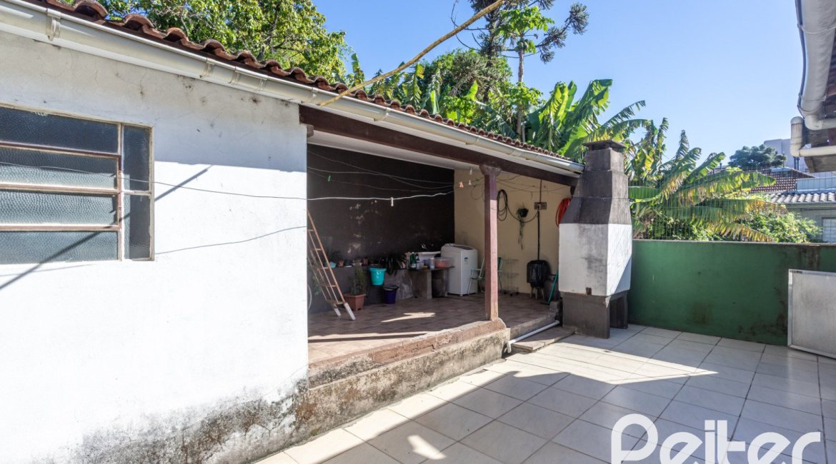 Terreno à venda com 180m², 3 dormitórios, no bairro Tristeza em Porto Alegre