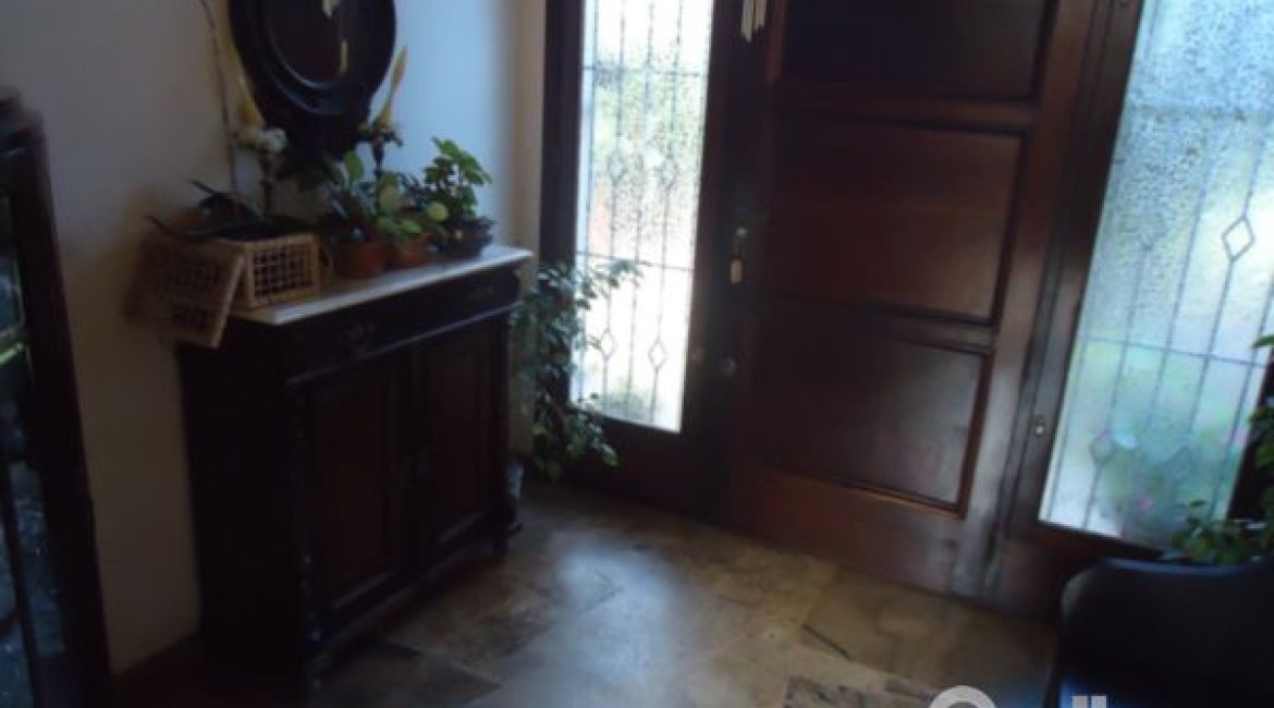 Casa à venda com 495m², 5 dormitórios, 1 suíte, 3 vagas, no bairro Vila Conceição em Porto Alegre