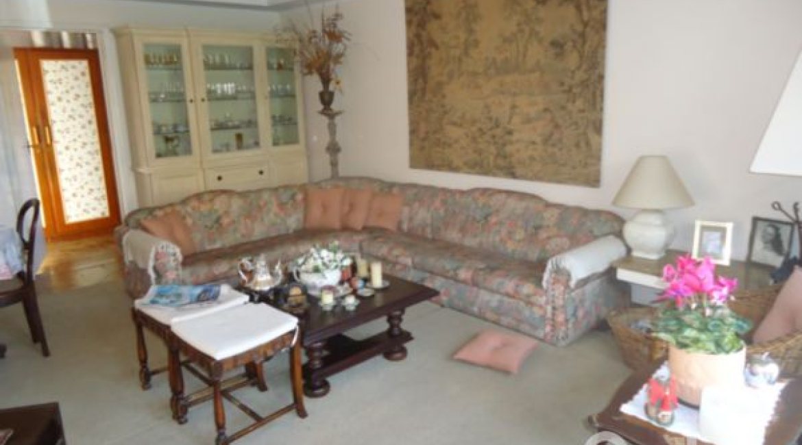 Casa à venda com 495m², 5 dormitórios, 1 suíte, 3 vagas, no bairro Vila Conceição em Porto Alegre