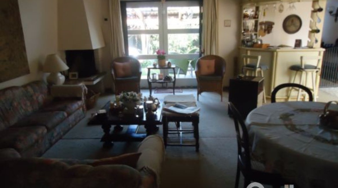 Casa à venda com 495m², 5 dormitórios, 1 suíte, 3 vagas, no bairro Vila Conceição em Porto Alegre