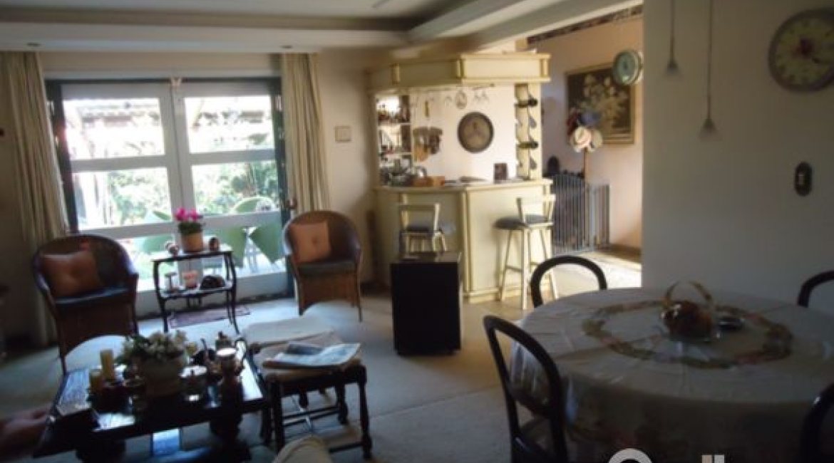 Casa à venda com 495m², 5 dormitórios, 1 suíte, 3 vagas, no bairro Vila Conceição em Porto Alegre