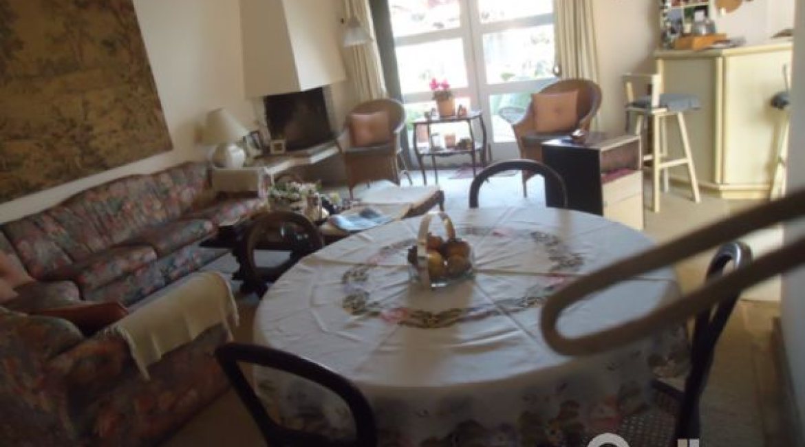 Casa à venda com 495m², 5 dormitórios, 1 suíte, 3 vagas, no bairro Vila Conceição em Porto Alegre