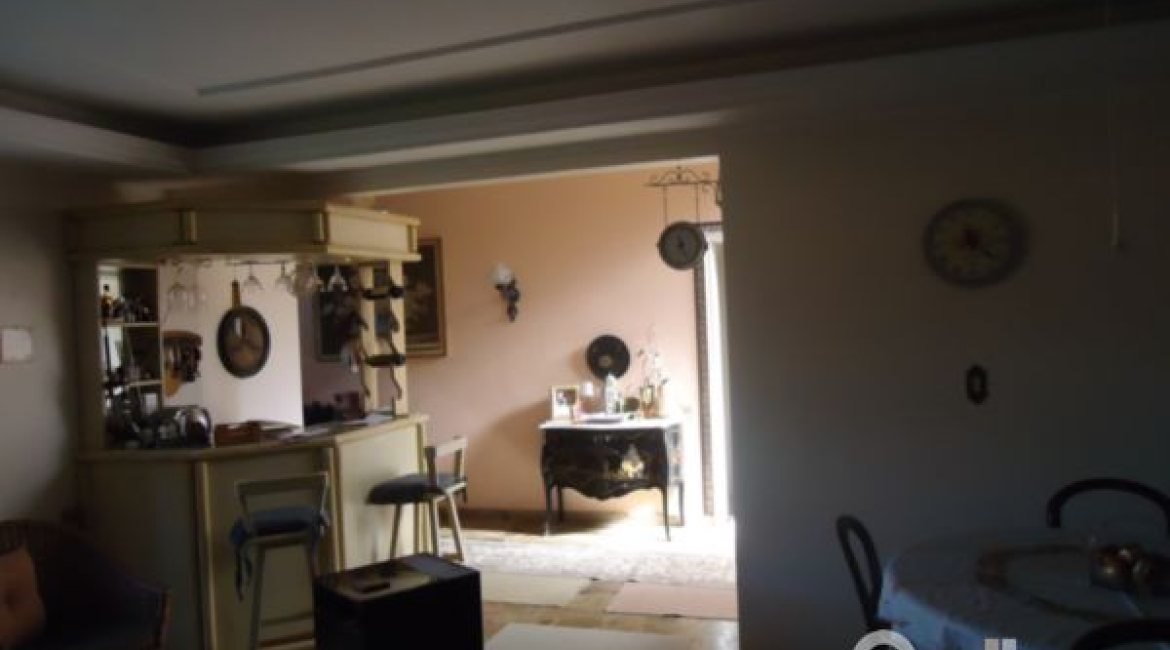 Casa à venda com 495m², 5 dormitórios, 1 suíte, 3 vagas, no bairro Vila Conceição em Porto Alegre