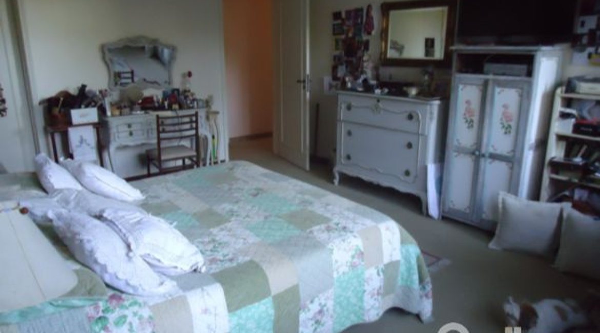 Casa à venda com 495m², 5 dormitórios, 1 suíte, 3 vagas, no bairro Vila Conceição em Porto Alegre