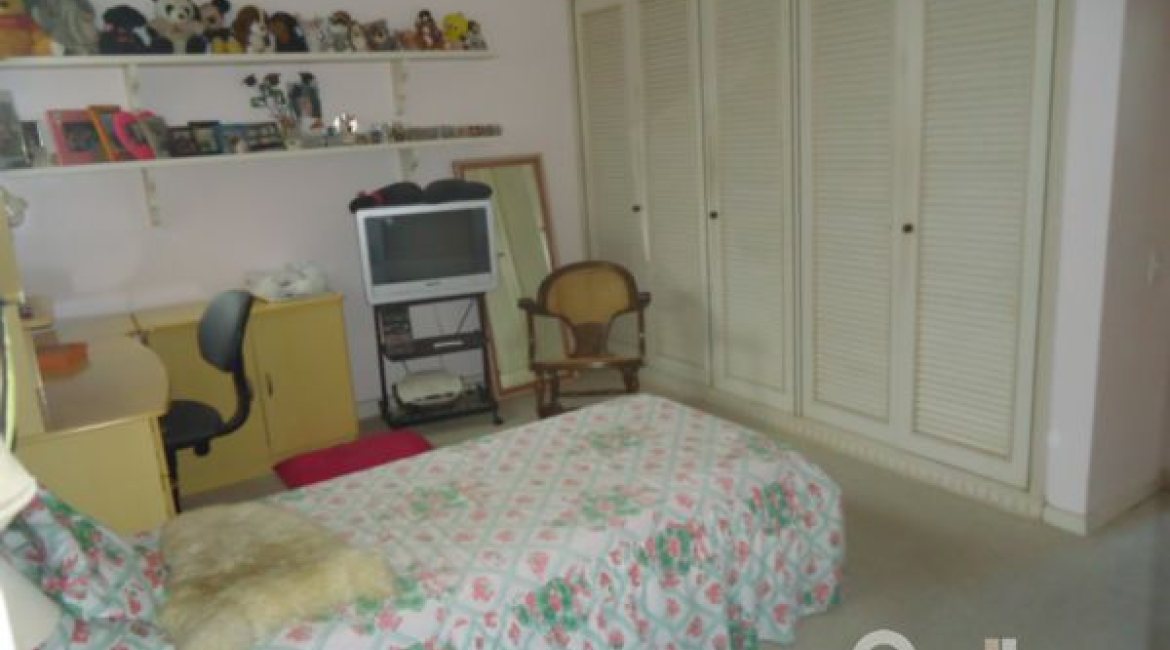 Casa à venda com 495m², 5 dormitórios, 1 suíte, 3 vagas, no bairro Vila Conceição em Porto Alegre