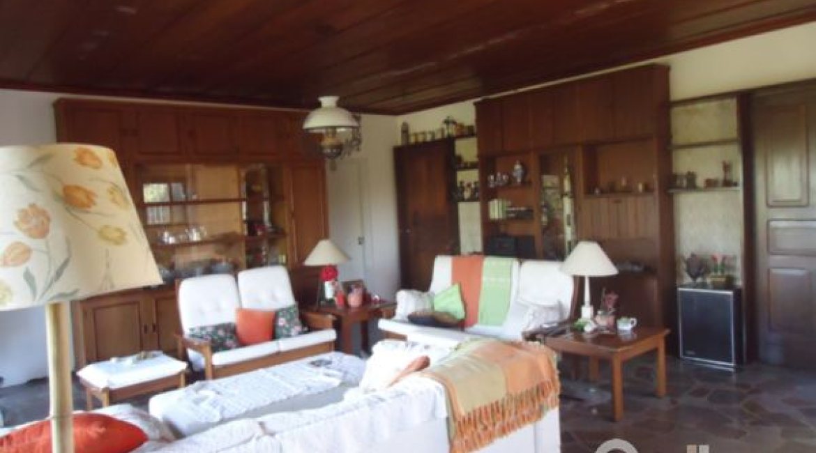 Casa à venda com 495m², 5 dormitórios, 1 suíte, 3 vagas, no bairro Vila Conceição em Porto Alegre