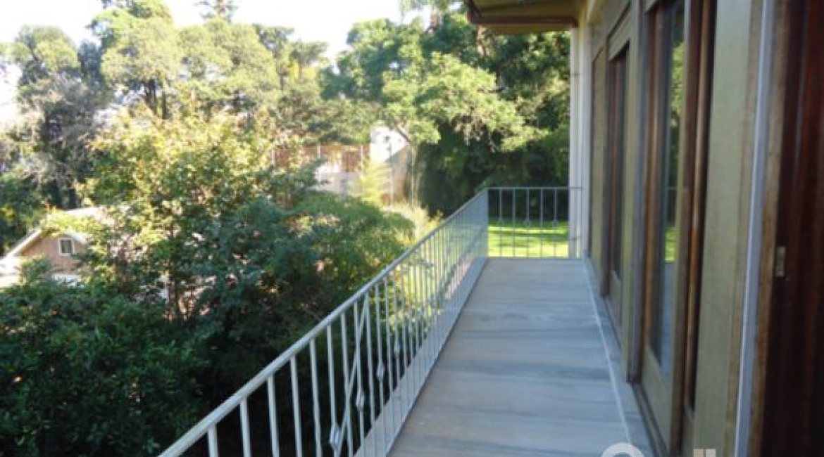 Casa à venda com 495m², 5 dormitórios, 1 suíte, 3 vagas, no bairro Vila Conceição em Porto Alegre