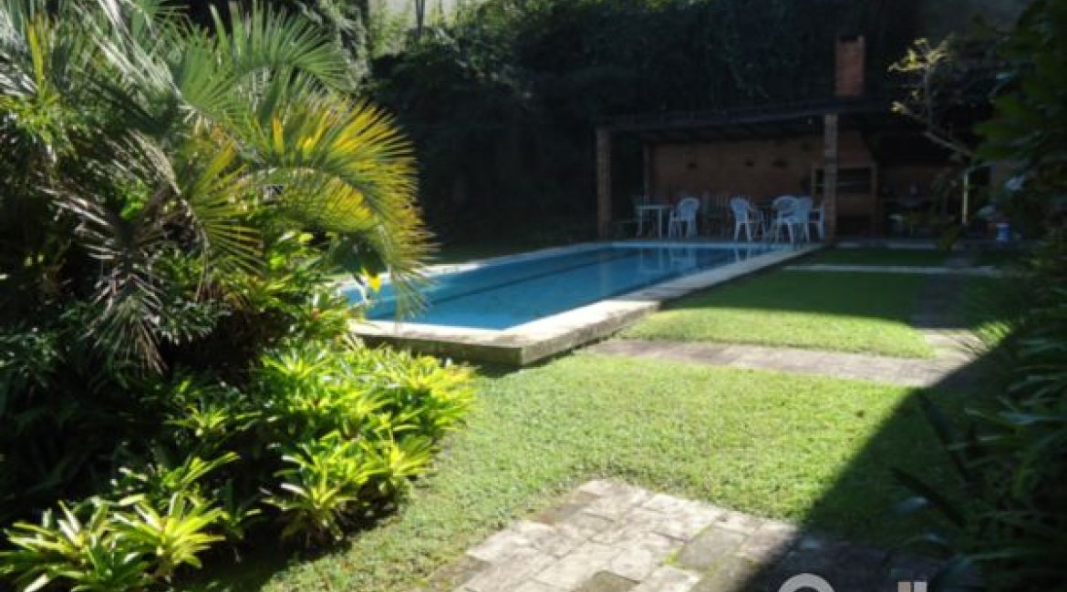 Casa à venda com 495m², 5 dormitórios, 1 suíte, 3 vagas, no bairro Vila Conceição em Porto Alegre