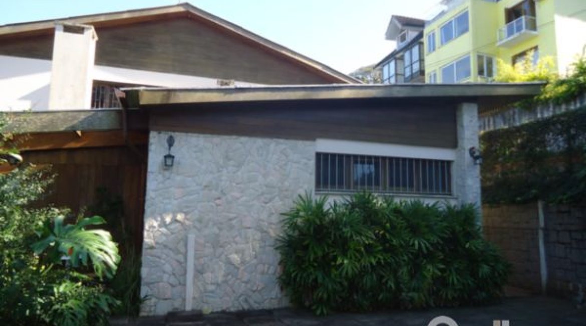 Casa à venda com 495m², 5 dormitórios, 1 suíte, 3 vagas, no bairro Vila Conceição em Porto Alegre