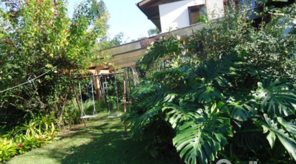 Casa à venda com 495m², 5 dormitórios, 1 suíte, 3 vagas, no bairro Vila Conceição em Porto Alegre