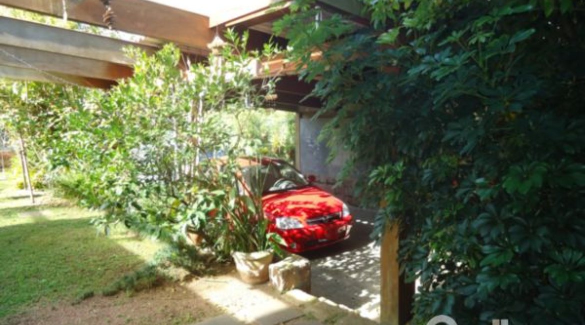 Casa à venda com 495m², 5 dormitórios, 1 suíte, 3 vagas, no bairro Vila Conceição em Porto Alegre