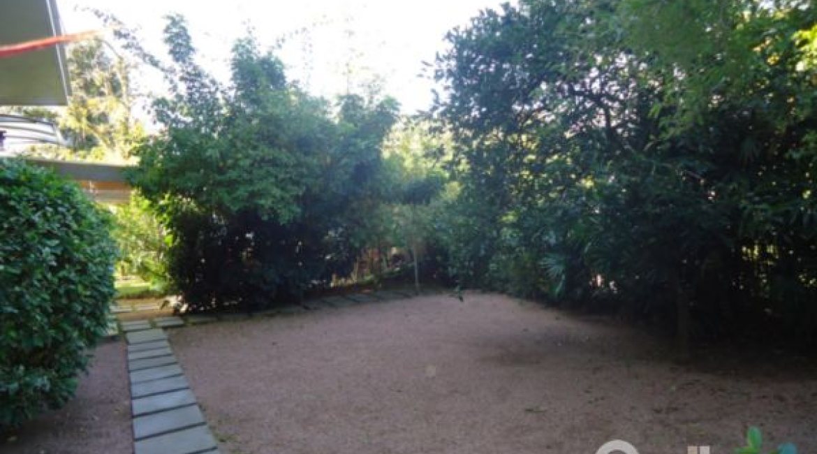 Casa à venda com 495m², 5 dormitórios, 1 suíte, 3 vagas, no bairro Vila Conceição em Porto Alegre