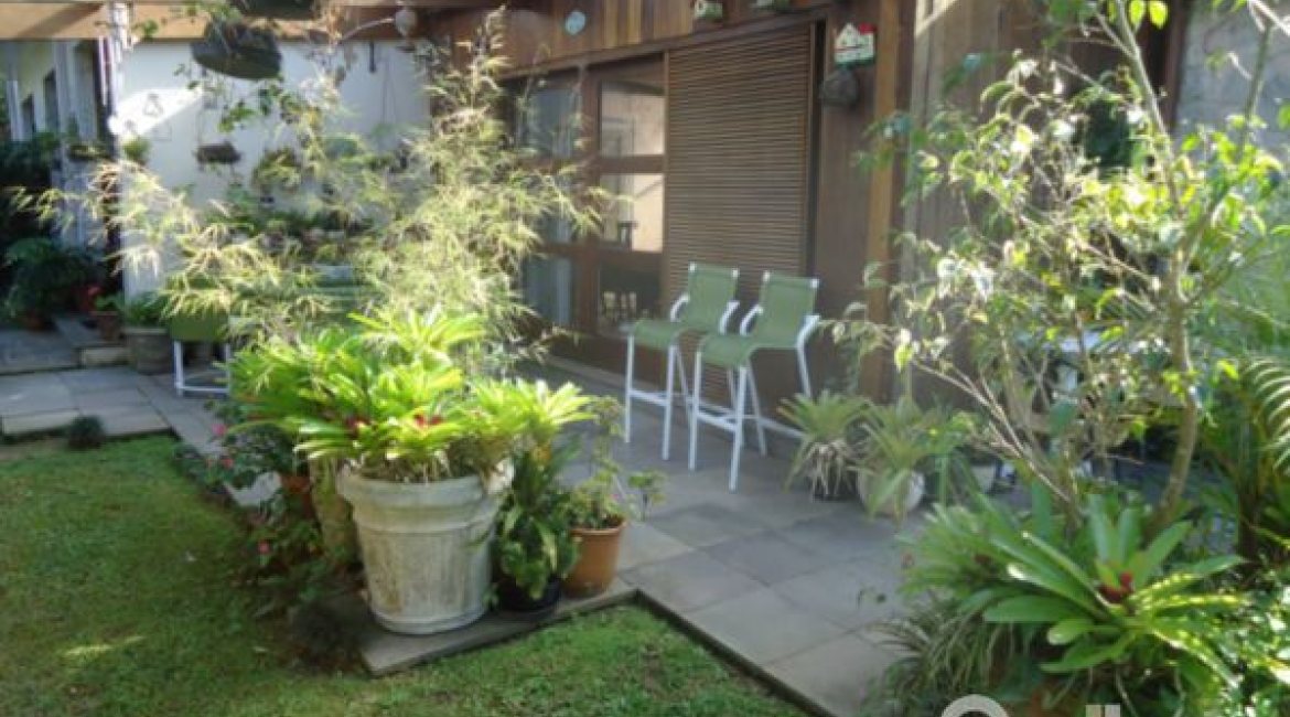 Casa à venda com 495m², 5 dormitórios, 1 suíte, 3 vagas, no bairro Vila Conceição em Porto Alegre