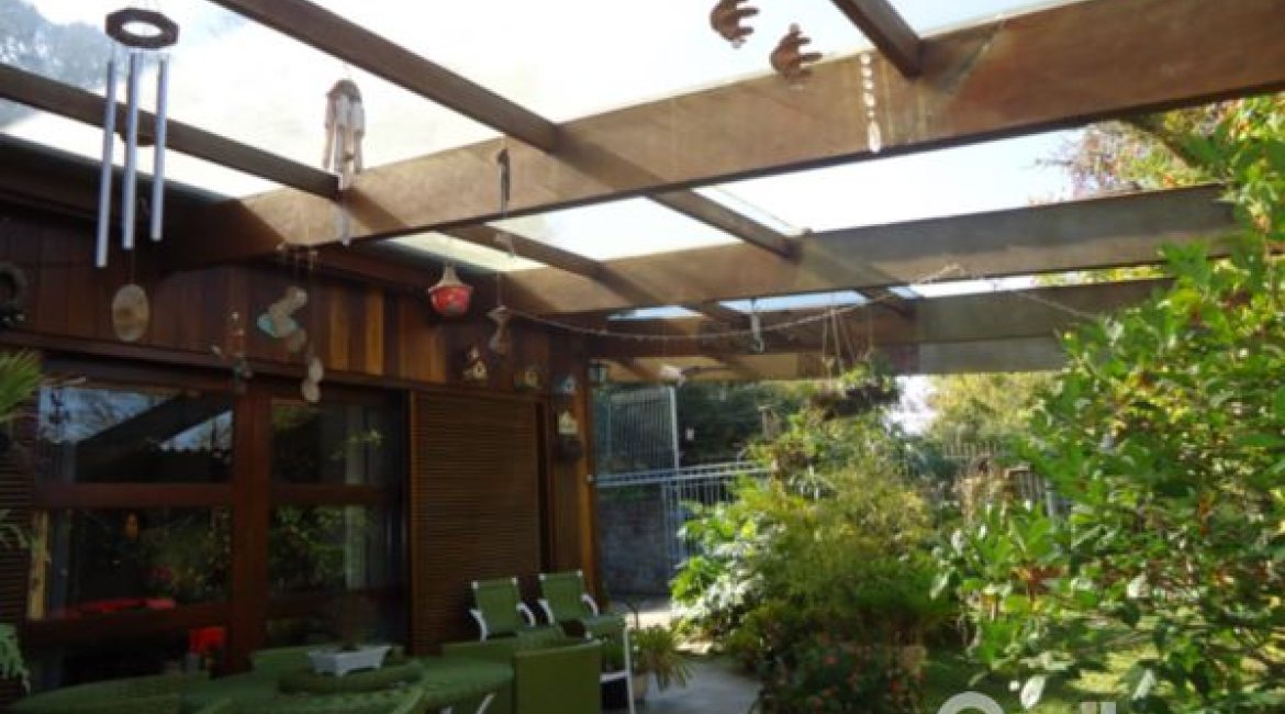 Casa à venda com 495m², 5 dormitórios, 1 suíte, 3 vagas, no bairro Vila Conceição em Porto Alegre