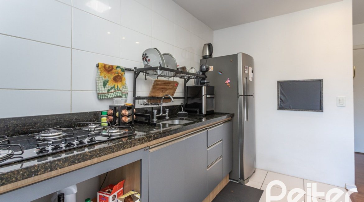 Apartamento à venda com 69m², 2 dormitórios, 1 suíte, 1 vaga, no bairro Tristeza em Porto Alegre