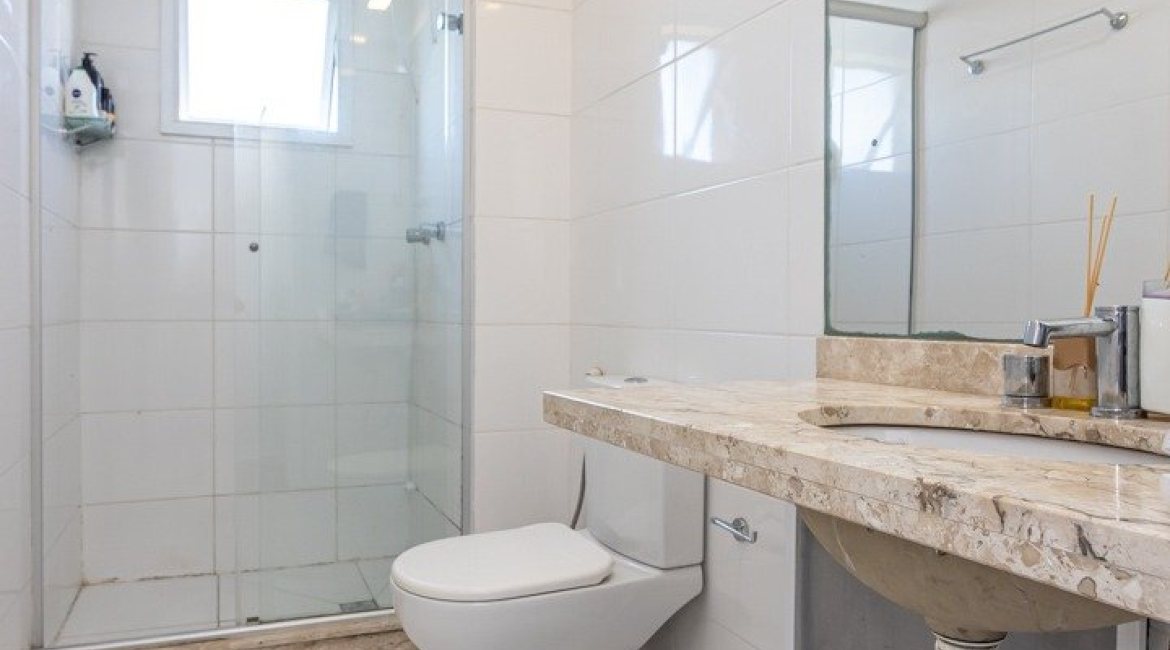 Apartamento à venda com 69m², 2 dormitórios, 1 suíte, 1 vaga, no bairro Tristeza em Porto Alegre