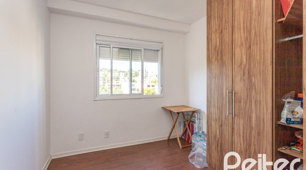 Apartamento à venda com 69m², 2 dormitórios, 1 suíte, 1 vaga, no bairro Tristeza em Porto Alegre