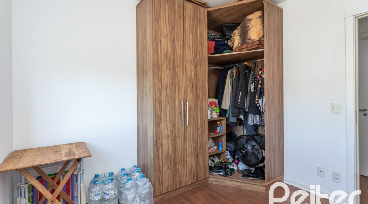 Apartamento à venda com 69m², 2 dormitórios, 1 suíte, 1 vaga, no bairro Tristeza em Porto Alegre