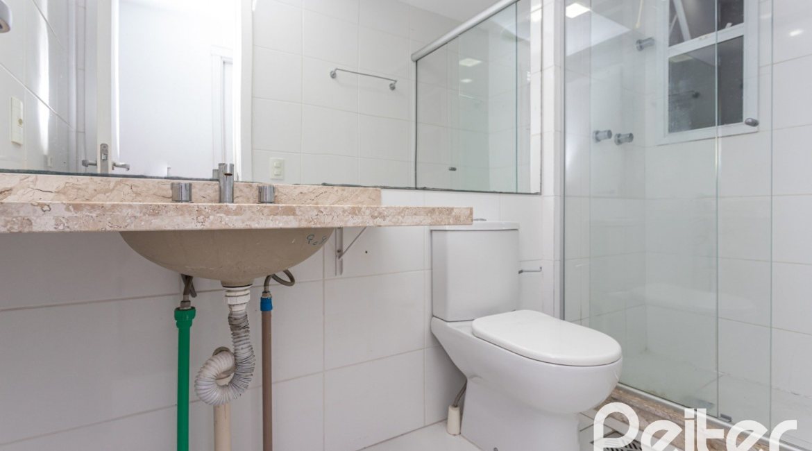 Apartamento à venda com 69m², 2 dormitórios, 1 suíte, 1 vaga, no bairro Tristeza em Porto Alegre